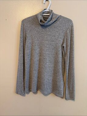 Banana Republic Women’s Gray Turtleneck Long-Sleeve Sweater